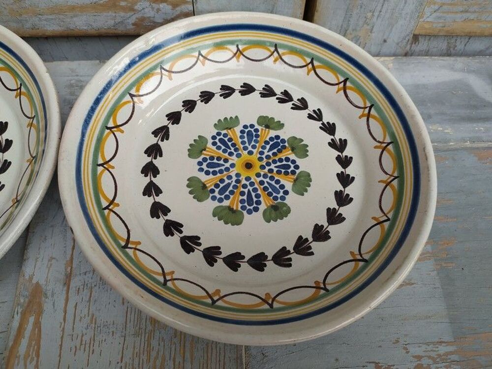 Assiettes en Fa&iuml;ence de Nevers ou Autre Décoration