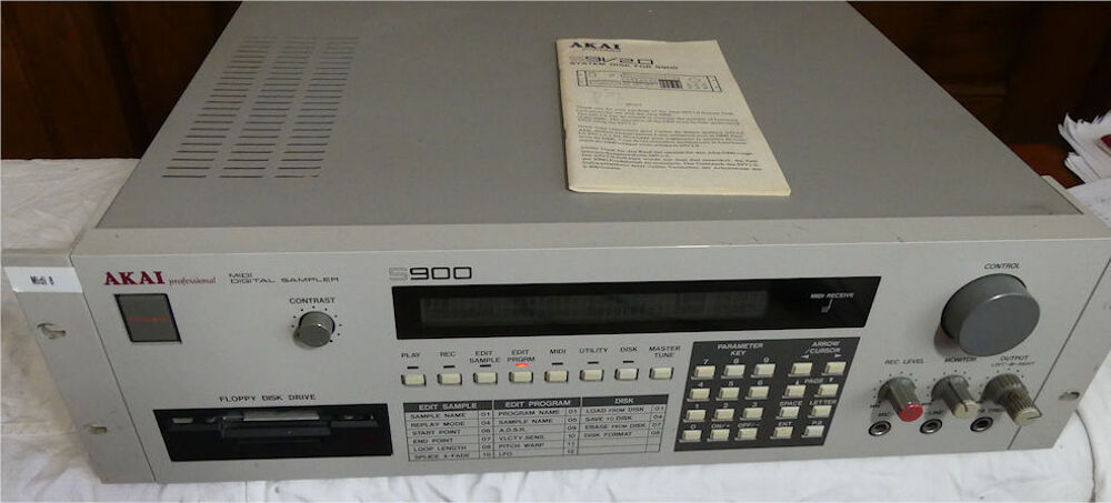 Sampler Akai Professional S900 avec nombreux sons Instruments de musique