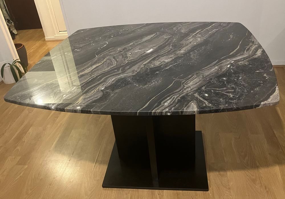 Table &agrave; manger en marbre Meubles