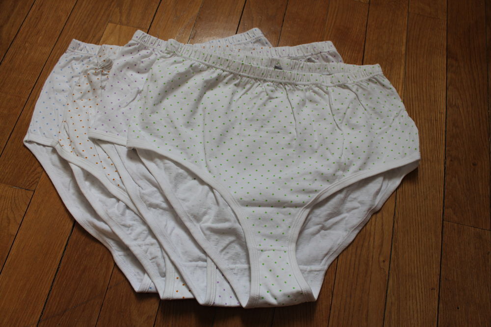 LOT DE 4 CULOTTES MAXI Vêtements