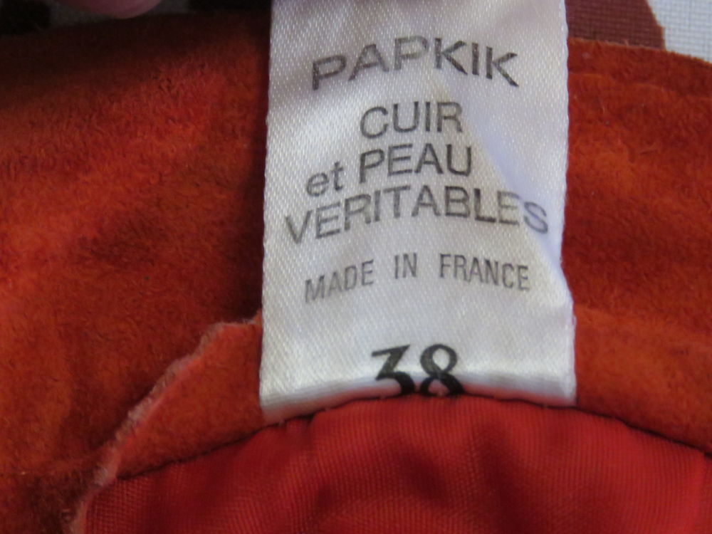 Ensemble veste et jupe rouge en daim Vêtements