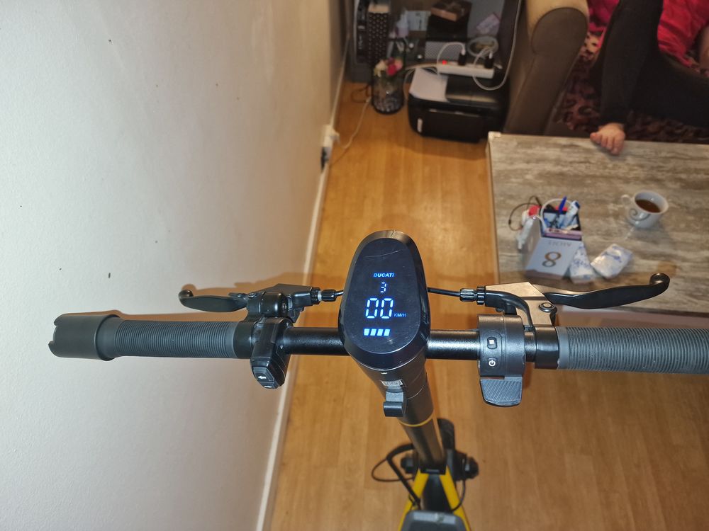 trottinette &eacute;lectrique Jeux / jouets