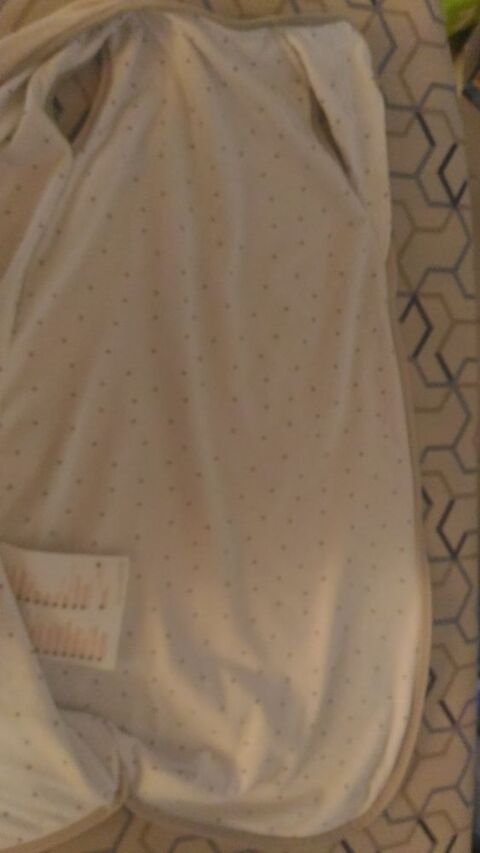 Gigoteuse CHARMTROLL beige, blanc ? taille 6 mois 8 Savigny-sur-Orge (91)