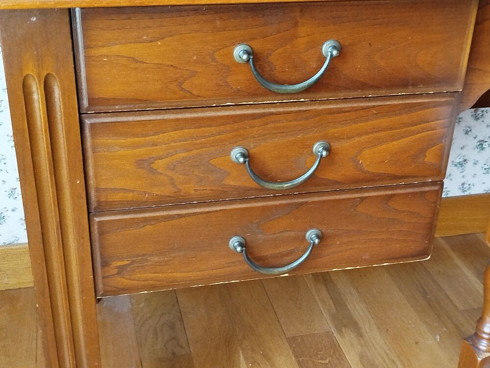 Bureau et son tabouret assorti Meubles