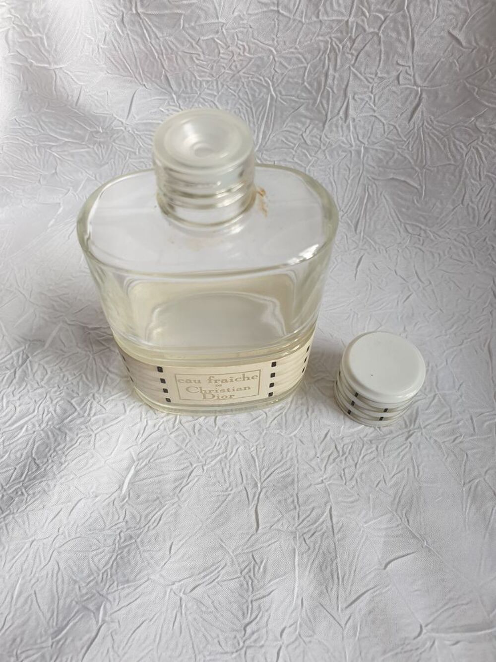 Flacon de parfum vide authentique pour collection d&eacute;coration 