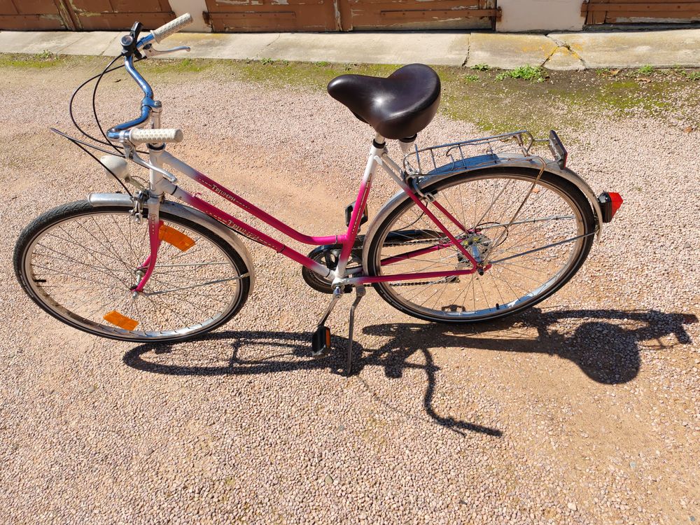 Velo avec Dynamo avant et arriere Vélos