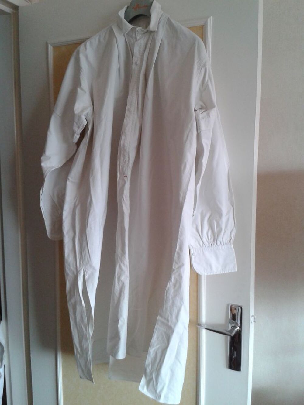 chemise ancienne pour homme en toile coton blanc . Vtements