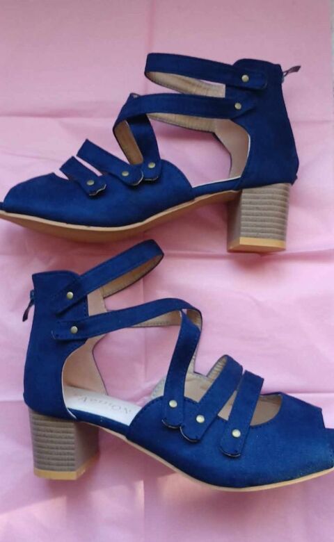 BG-ch14 sandales bleues T39 13 Toulon (83)