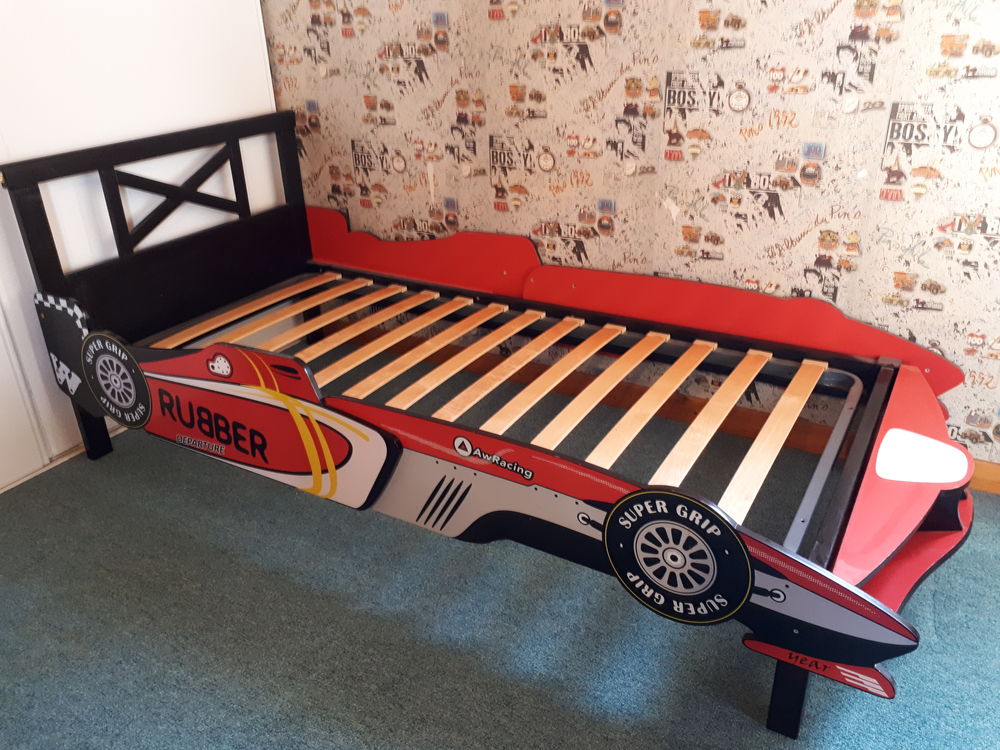 LIT ENFANT 90/190 D&eacute;coration VOITURE SPORT 
Mobilier enfants