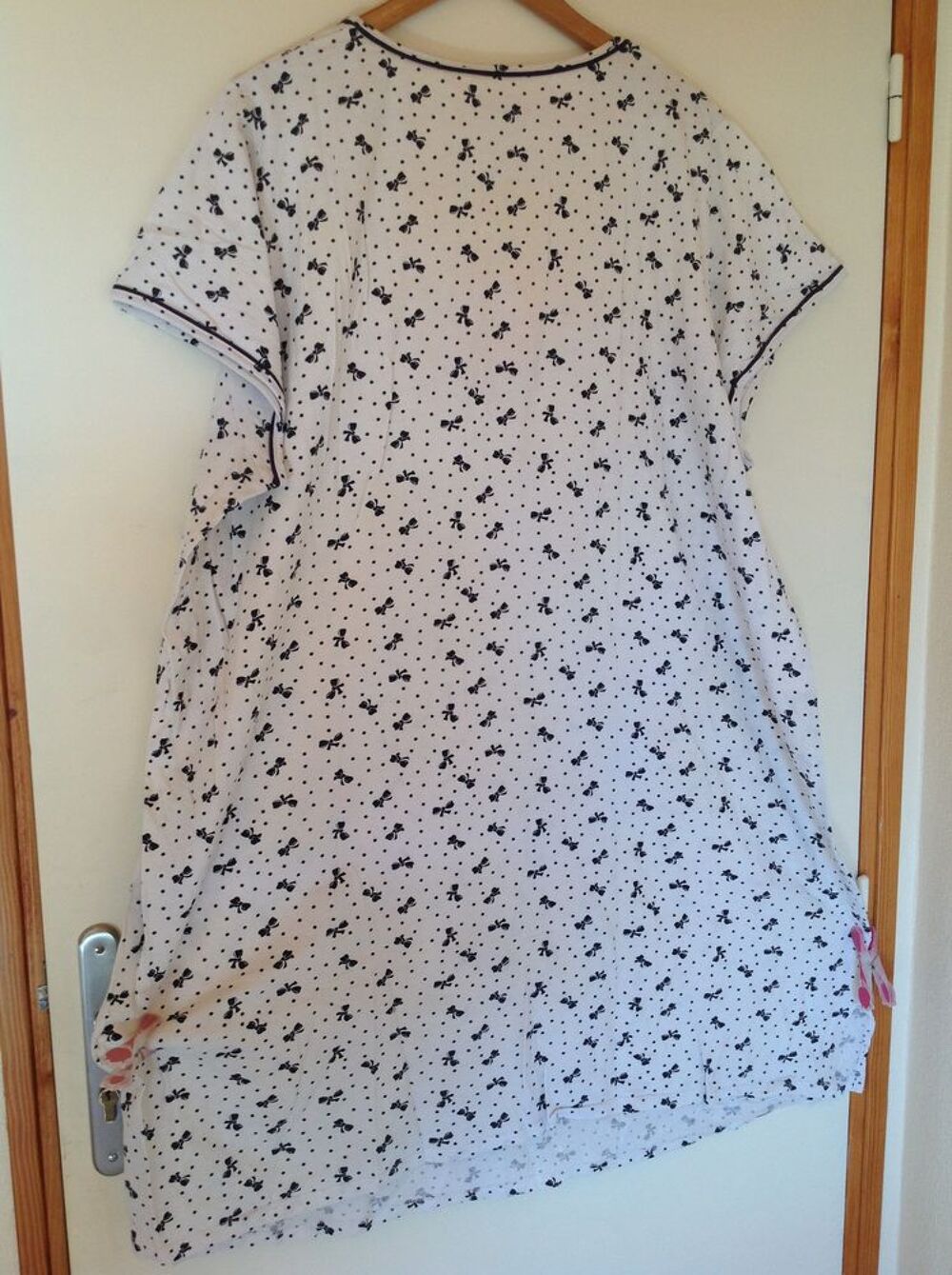 CHEMISE DE NUIT BLANCHE A? NOEUDS PAPILLON POINT BLEU MARINE Vêtements