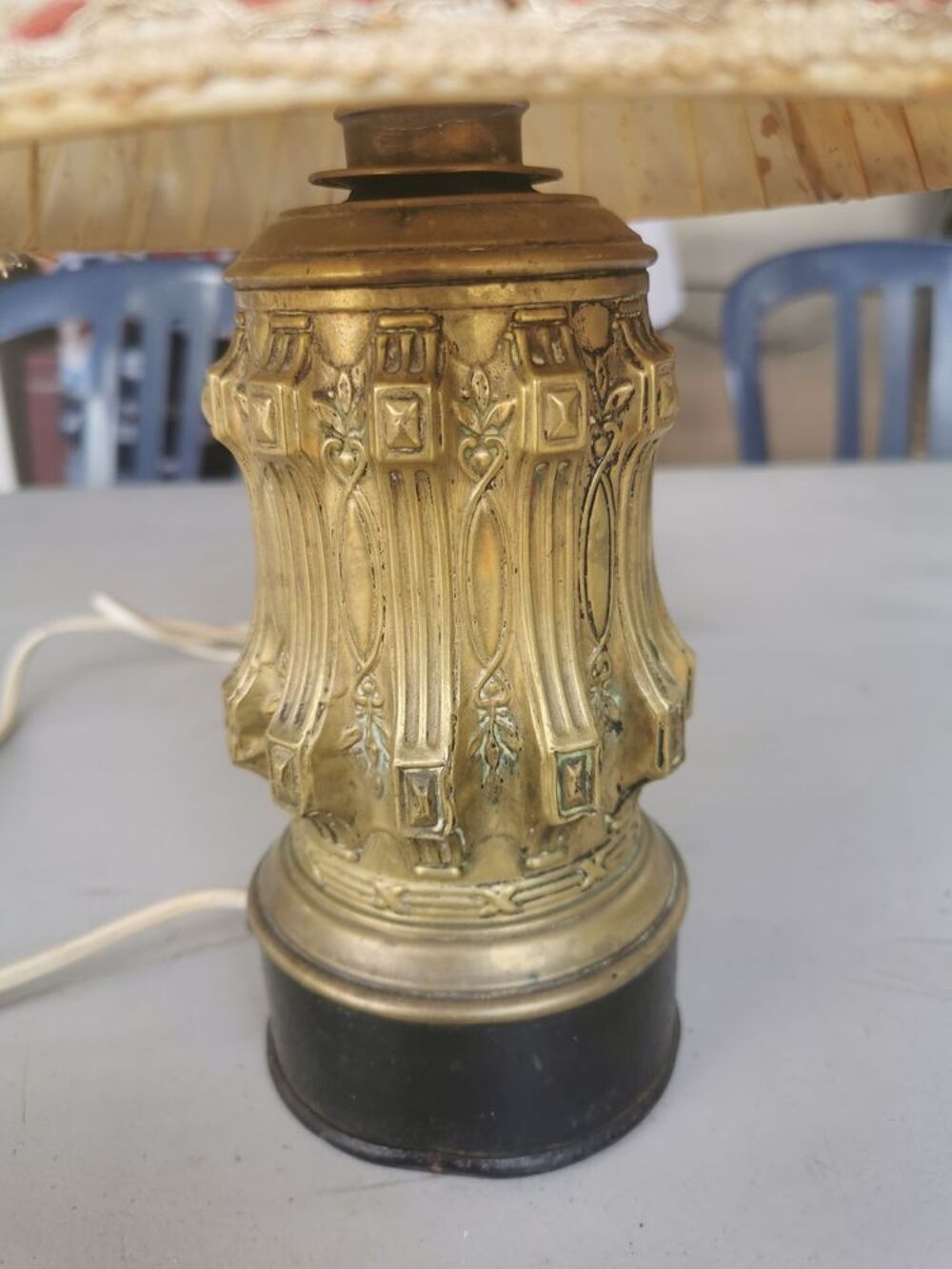 Tr&egrave;s belle lampe de chevet ancienne en laiton 
