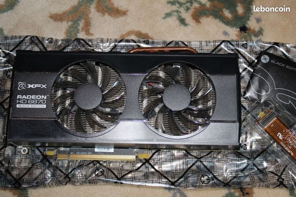 Carte Graphique AMD/XFX. Gris/noir. Matériel informatique