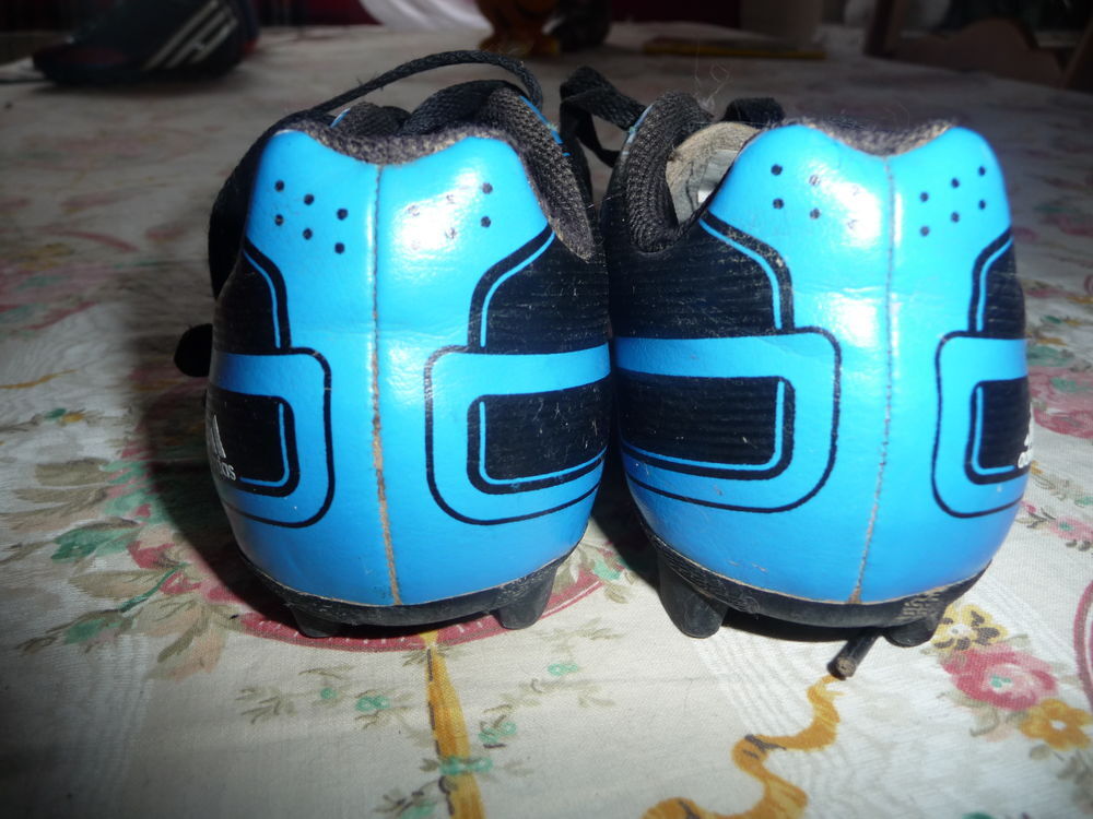 Chaussure rugby/foot enfants pointure 29/30 Sports