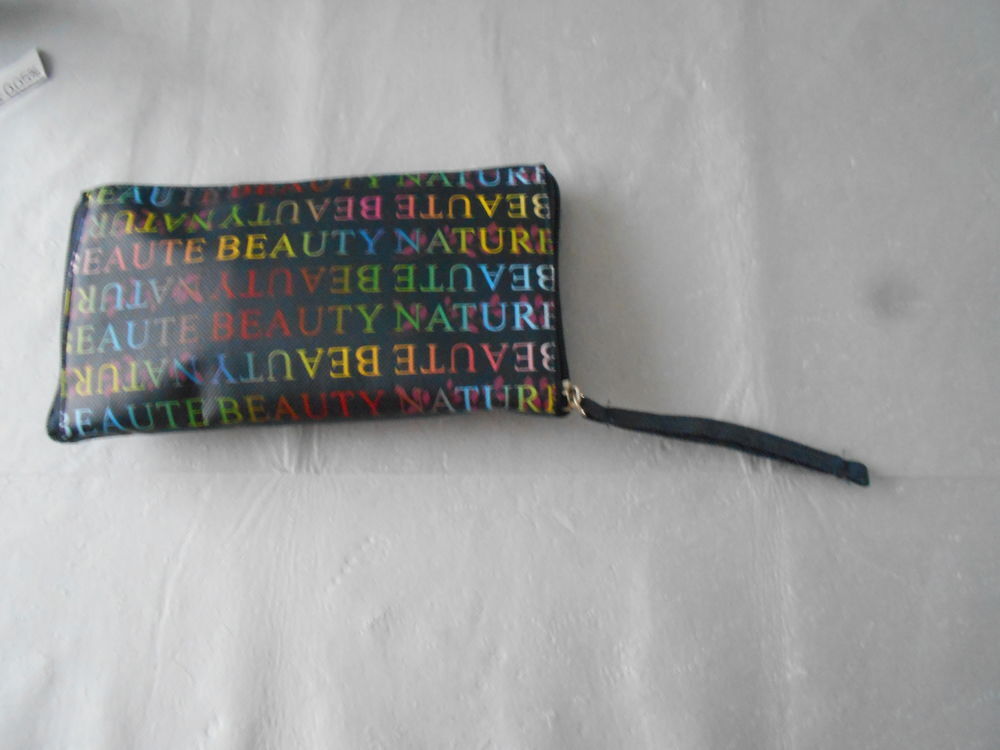 Pochette zipp&eacute;e renfermant un tote bag, sac de courses neuf Maroquinerie