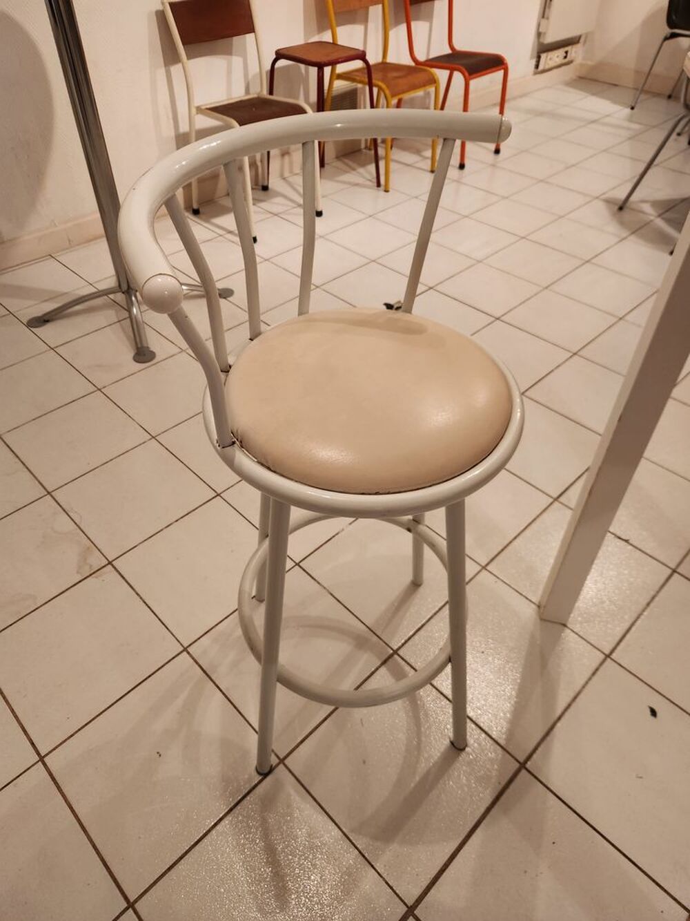 TABOURET TRES BON ETAT Meubles