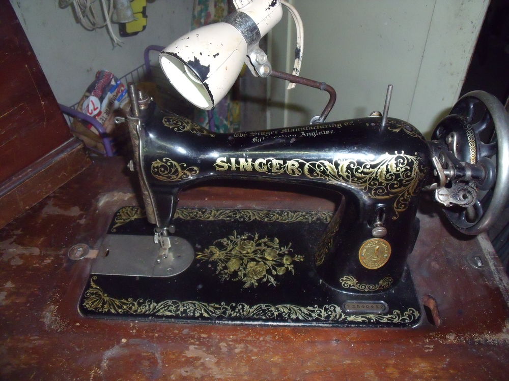 machine &agrave; coudre singer ancienne Meubles
