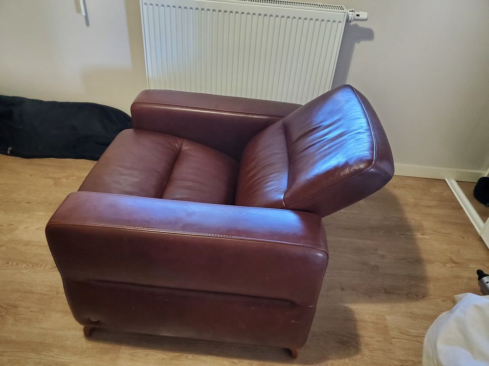 Canap&eacute; et fauteuil en cuir Meubles
