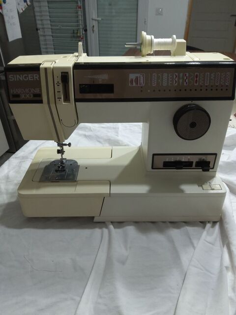 Trs bon tat, machine Singer harmonie 300 90 Corbie (80)