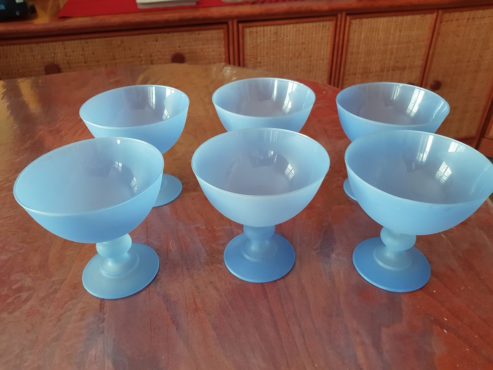 Lot de 6 coupelles &agrave; dessert en verre. Décoration