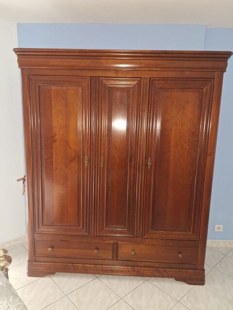  Armoire trois portes + deux tiroirs, et deux chevets. Saint-Clément-de-Rivière (34)