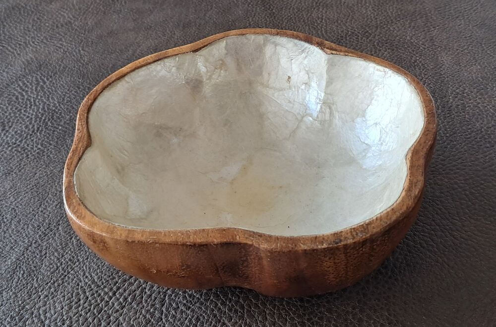 bol coupe coupelle en bois et nacre en forme de p&eacute;tales Décoration