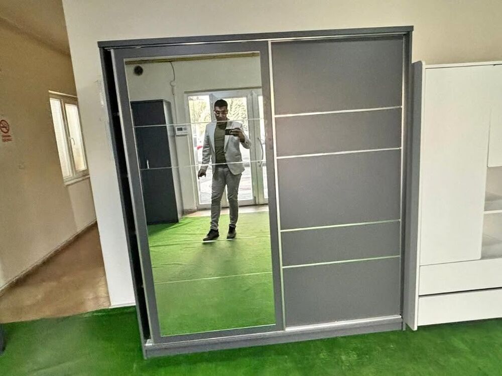 Armoire porte coulissante tout neuf avec livraison Meubles