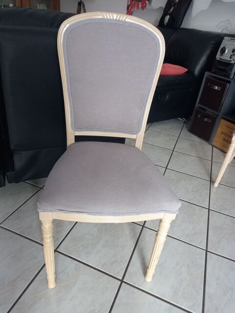 4 chaises tissus 70 Baume-les-Dames (25)