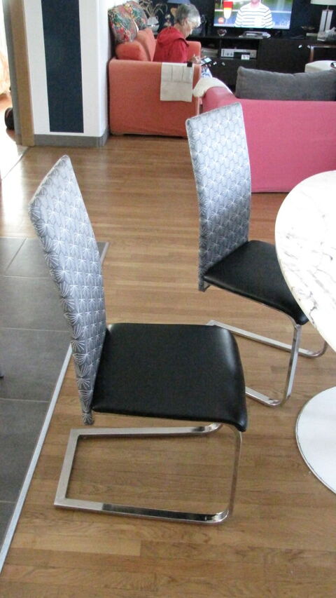 4 chaises  modernes 30 Laval (53)