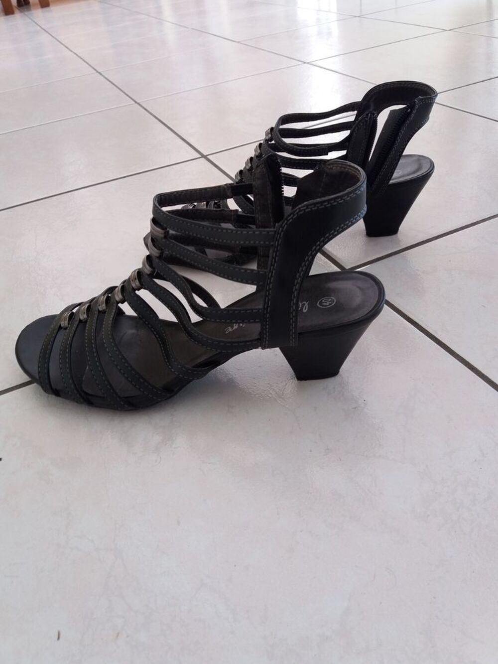 chaussure &agrave; brides Chaussures