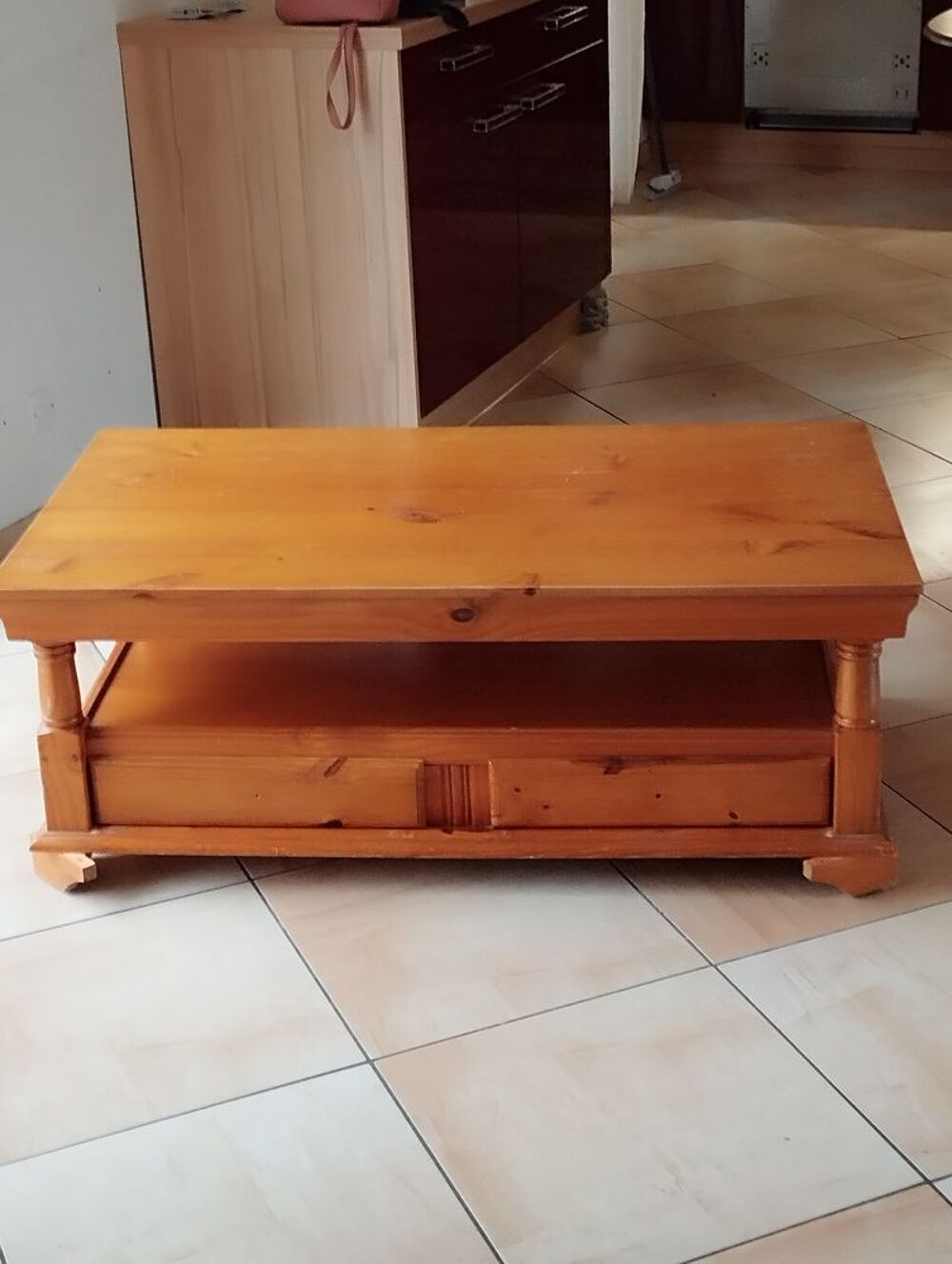 Table de salon avec deux tiroirs, petit prix 
&Eacute;tat moyen Meubles