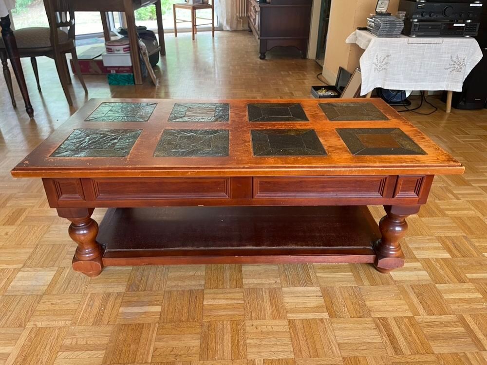 Table basse en ch&ecirc;ne, carrel&eacute;e Meubles
