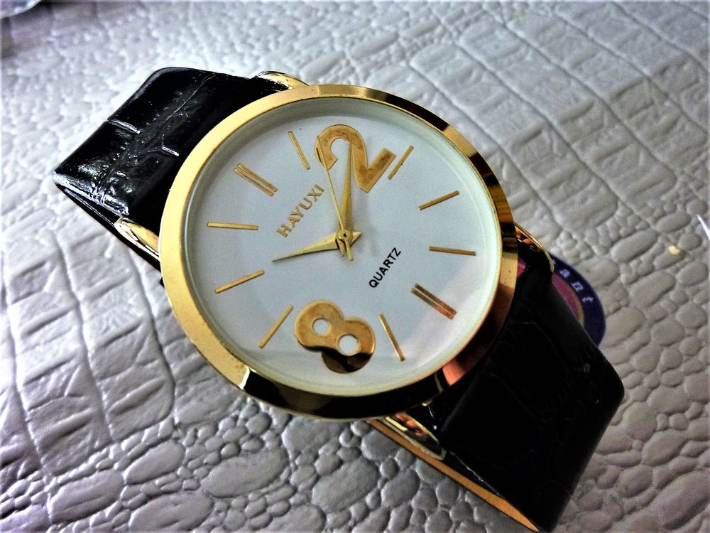 HAYUXI montre jumbo mode design 2011 HAY0004 Bijoux et montres