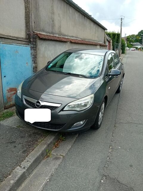 Opel astra 1.7 CDTI 110 ch FAP Black & White