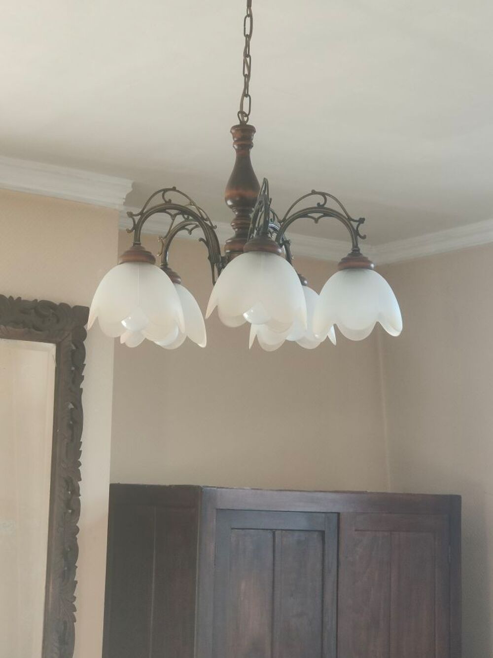 lustre en bois et laiton Décoration