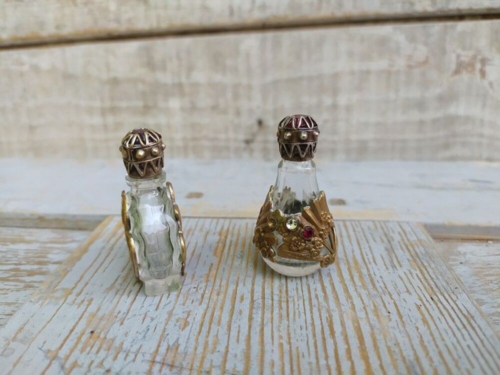 Petits Flacons &agrave; Sels ou Parfum Style Art Nouveau 