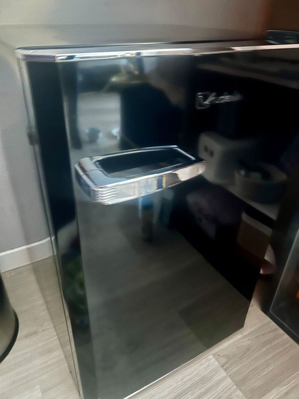 R&eacute;frig&eacute;rateur Vedette noir 108 L, dont cong&eacute;lateur 13 L Electroménager