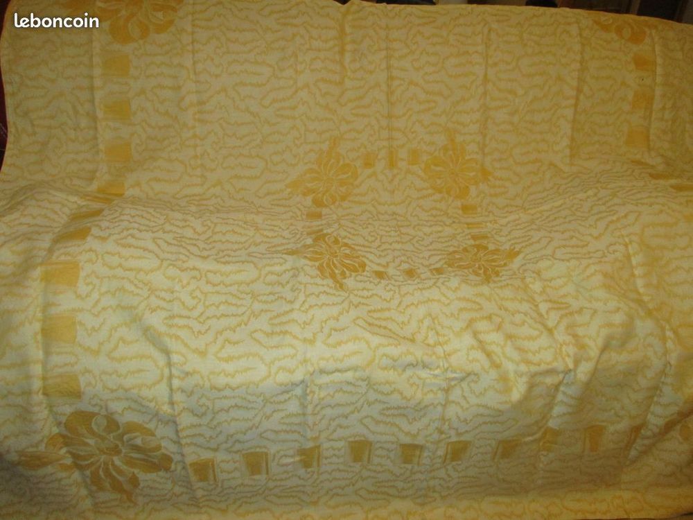 Tr&egrave;s grande nappe jaune ou morceau de tissus 1m90 x 1m90 Décoration