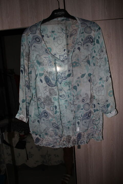 Blouse l�g�re vert �meraude clair avec motifs taille 42
5 Monceaux (60)