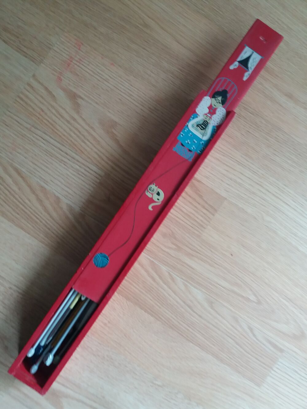 Lot d'aiguilles &agrave; tricoter avec jolie bo&icirc;te de rangement Bricolage
