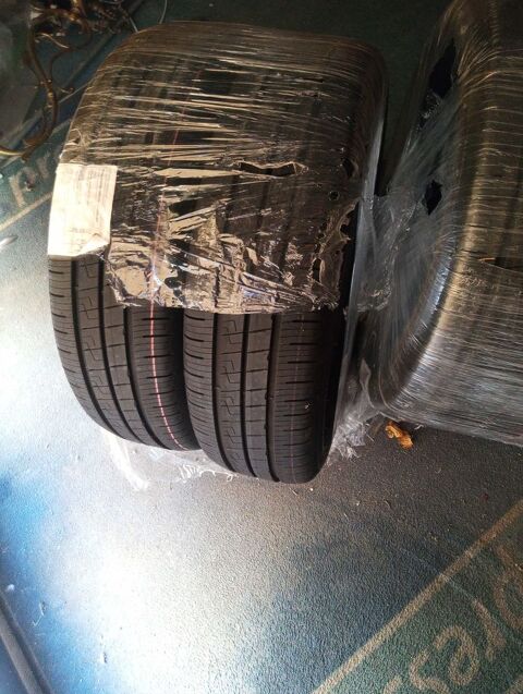 Pi&egrave;ces et &eacute;quipements Voiture Pneu voiture - roue  occasion Excideuil 24160