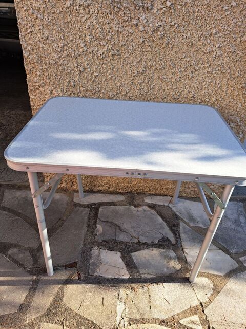 Table camping car Notre-Dame-de-Sanilhac (24)