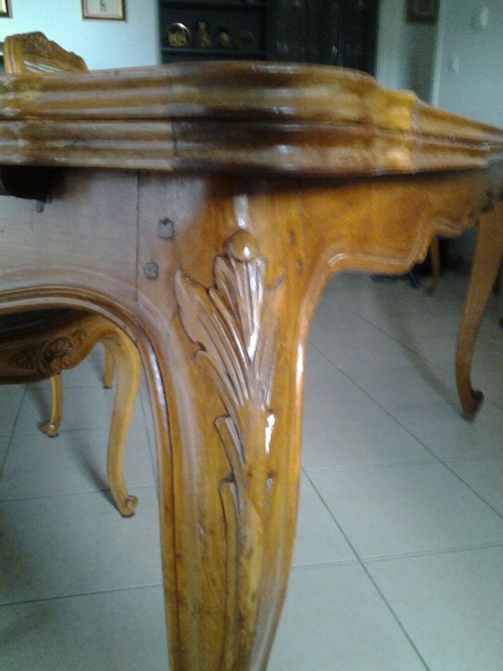 Table + 2 rallonges + 4 chaises R&eacute;gence h&ecirc;tre massif Meubles