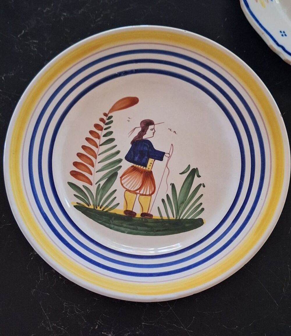 Assiette decorative Henriot Quimper. Cuisine