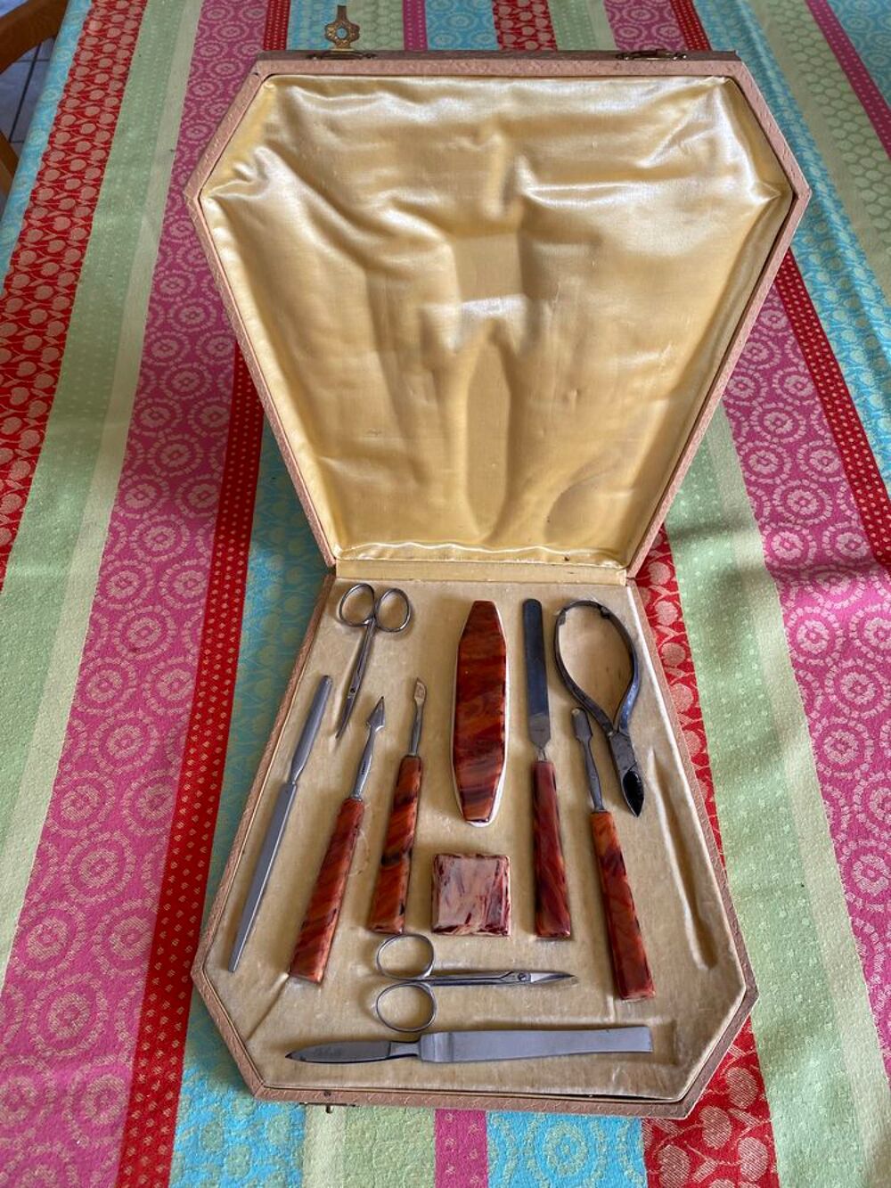 Set de manucure NOGENT vintage Bijoux et montres