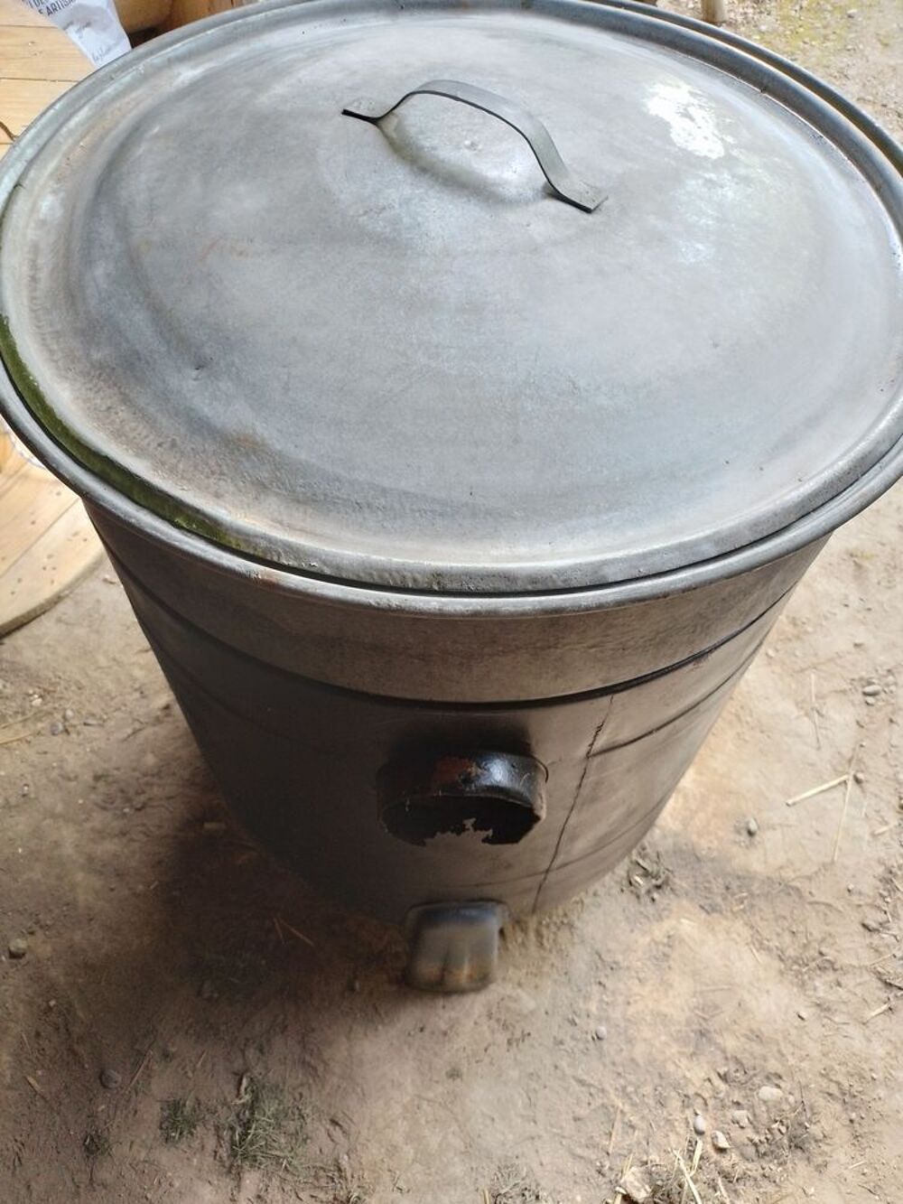Ancienne lessiveuse pour chauffer eaux Electroménager