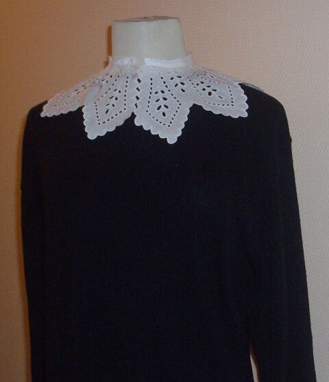 Un petit col ancien ? broderie dcoupe 8 Le Val-d'Ajol (88)