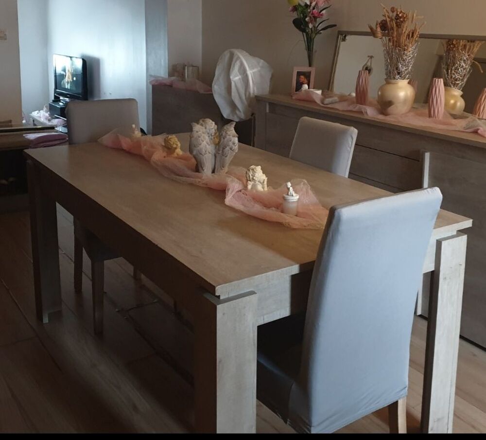 table de salle &agrave; mang&eacute; plus 3 chaise &agrave; donner Meubles