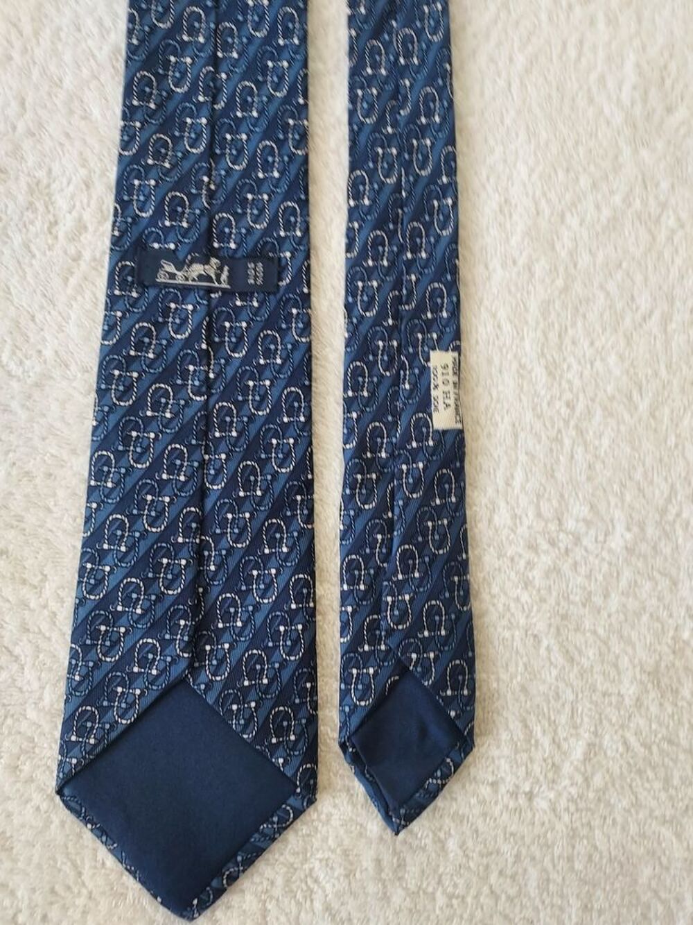 CRAVATE HERMES Vêtements
