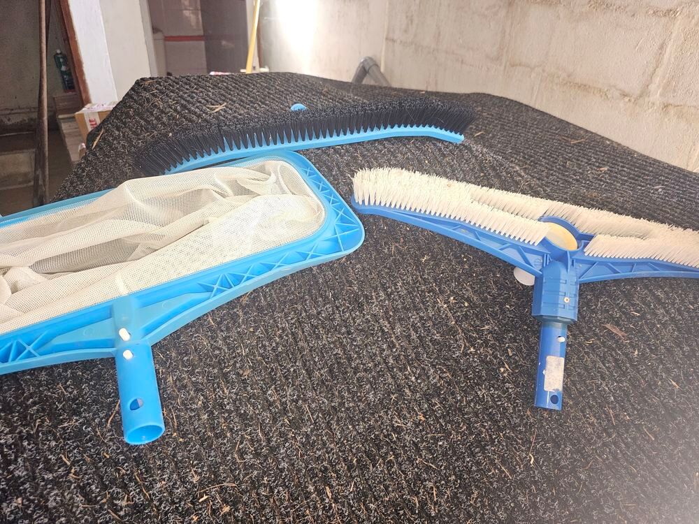 TOUT POUR PISCINE : produits, balais.... Jardin