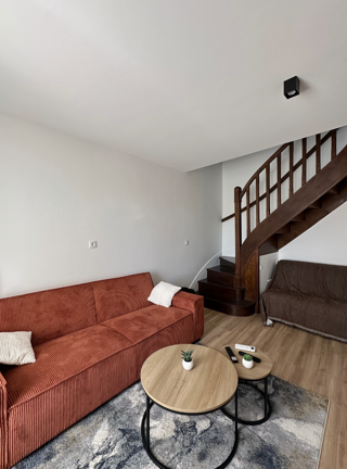  Chambre à louer 8 pièces 160 m²